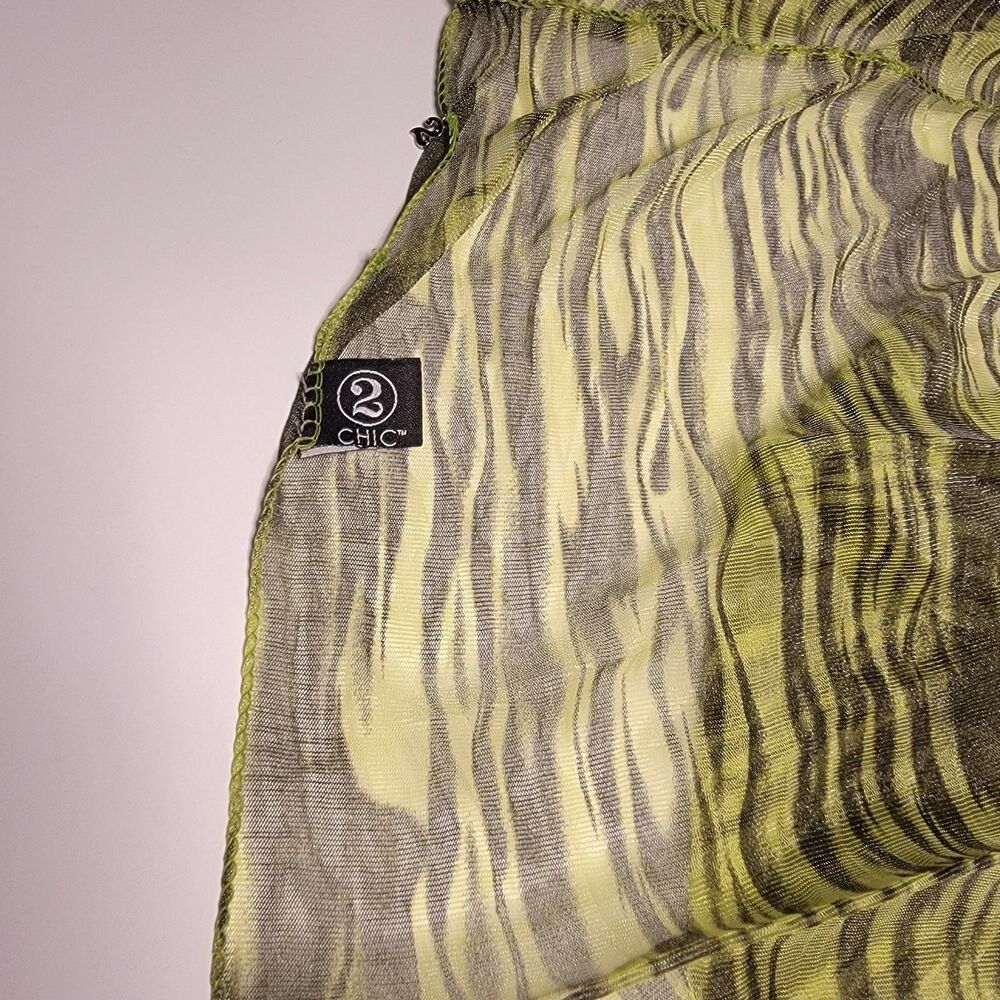 2 Chic Green Infinity Scarf - Picture 3 of 3